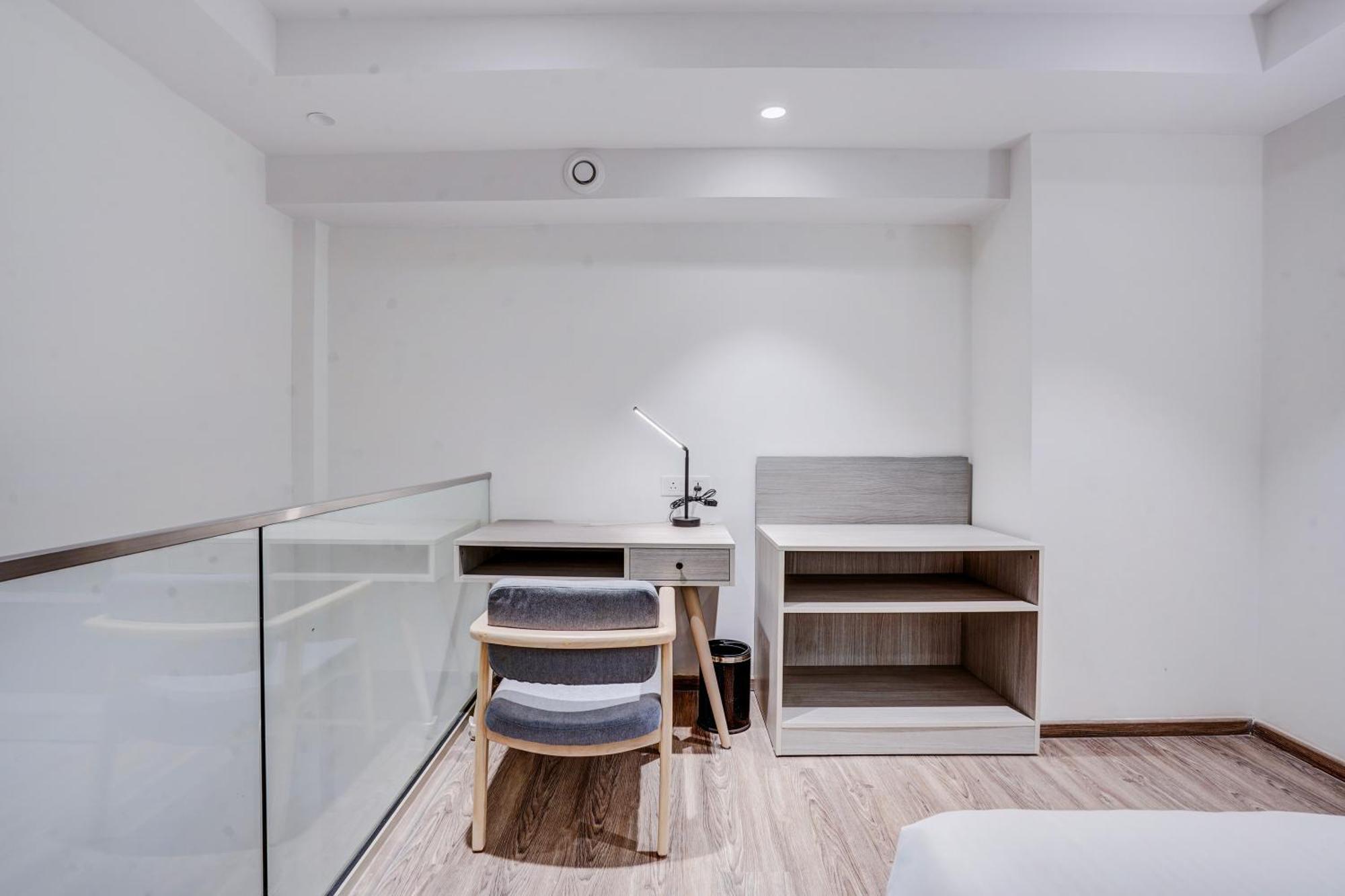 Sunday Hotels And Residences 구르가온 외부 사진