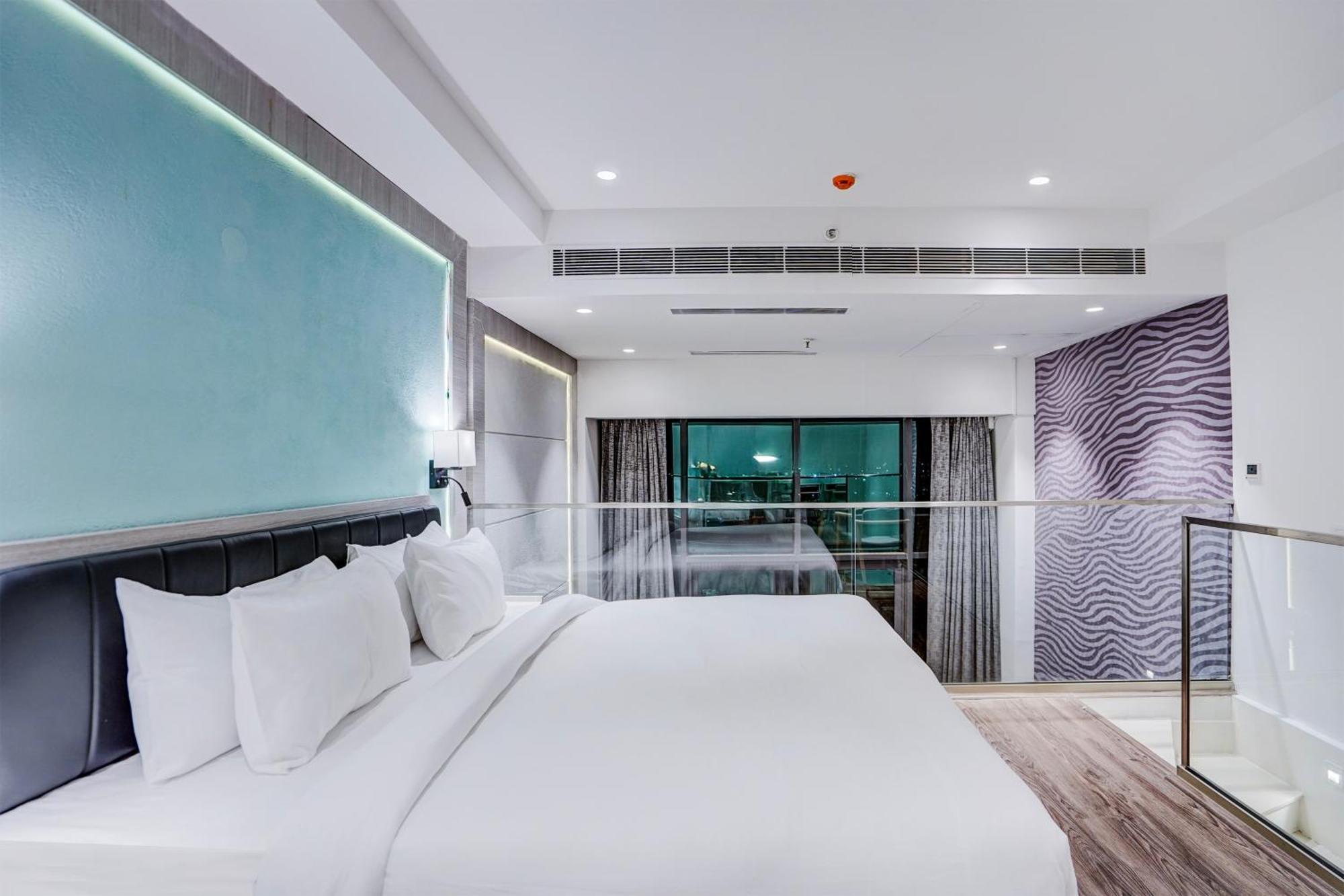 Sunday Hotels And Residences 구르가온 외부 사진