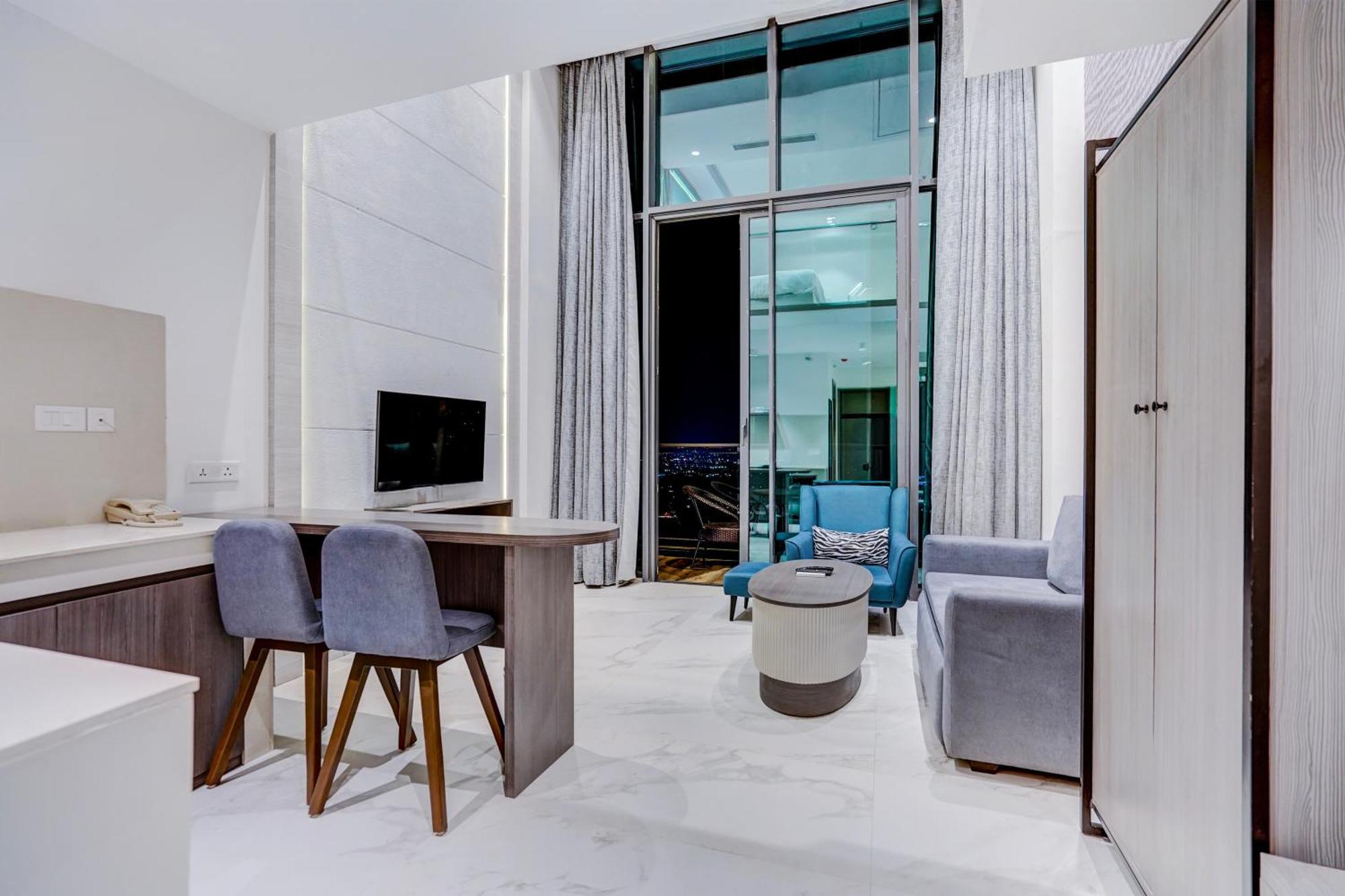 Sunday Hotels And Residences 구르가온 외부 사진