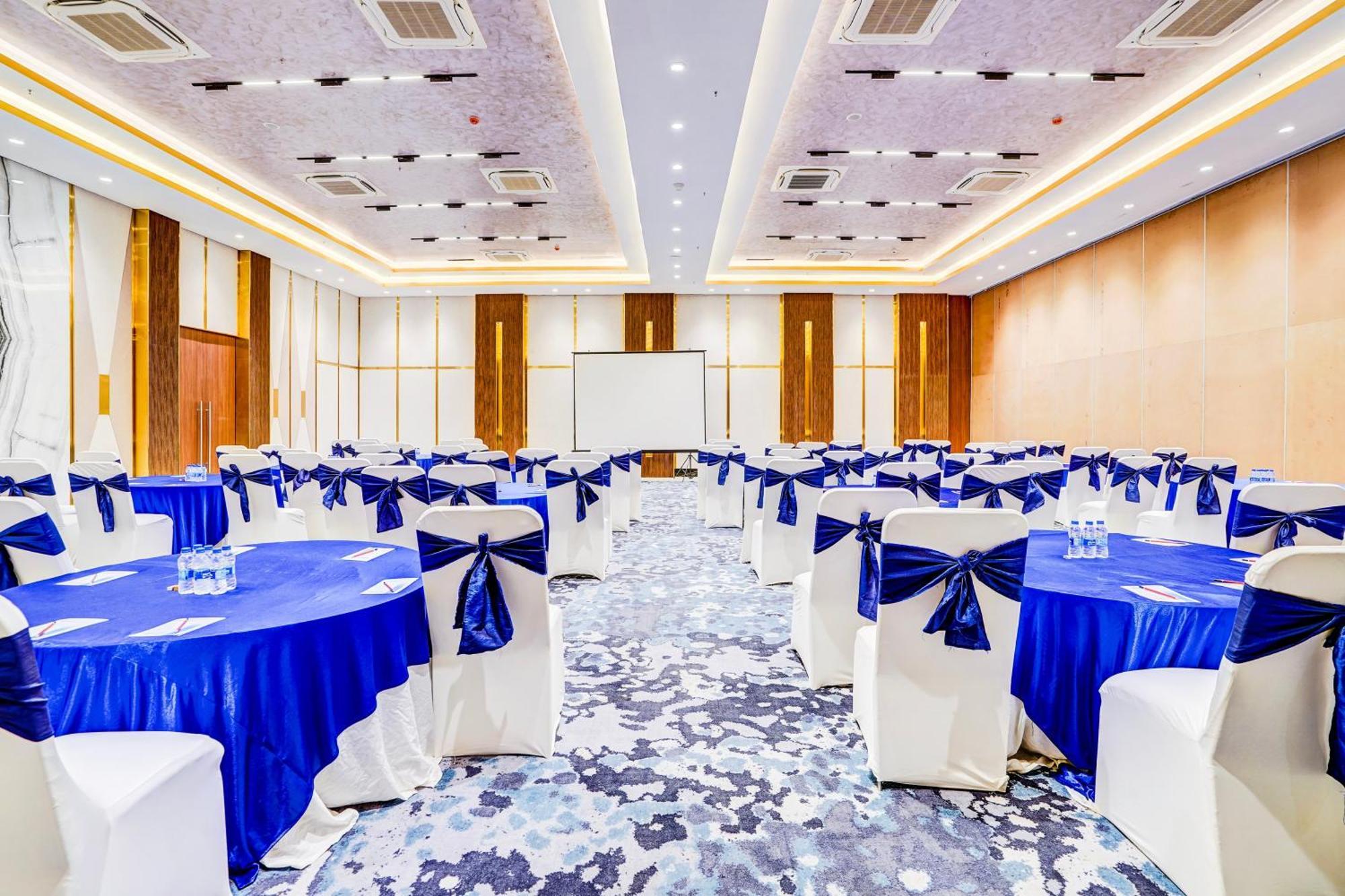 Sunday Hotels And Residences 구르가온 외부 사진