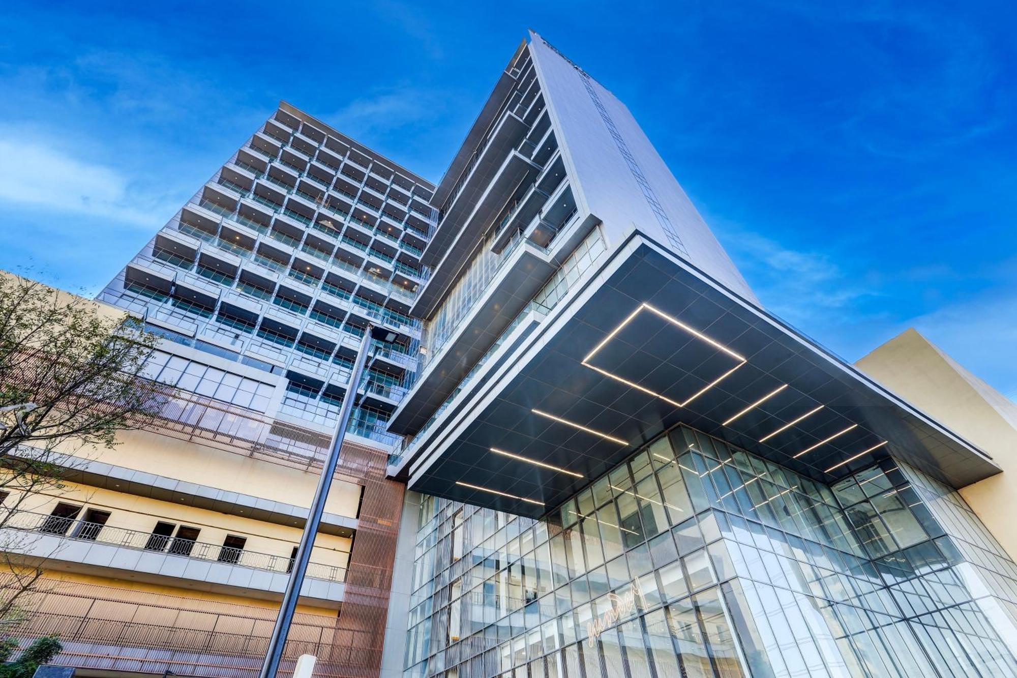 Sunday Hotels And Residences 구르가온 외부 사진