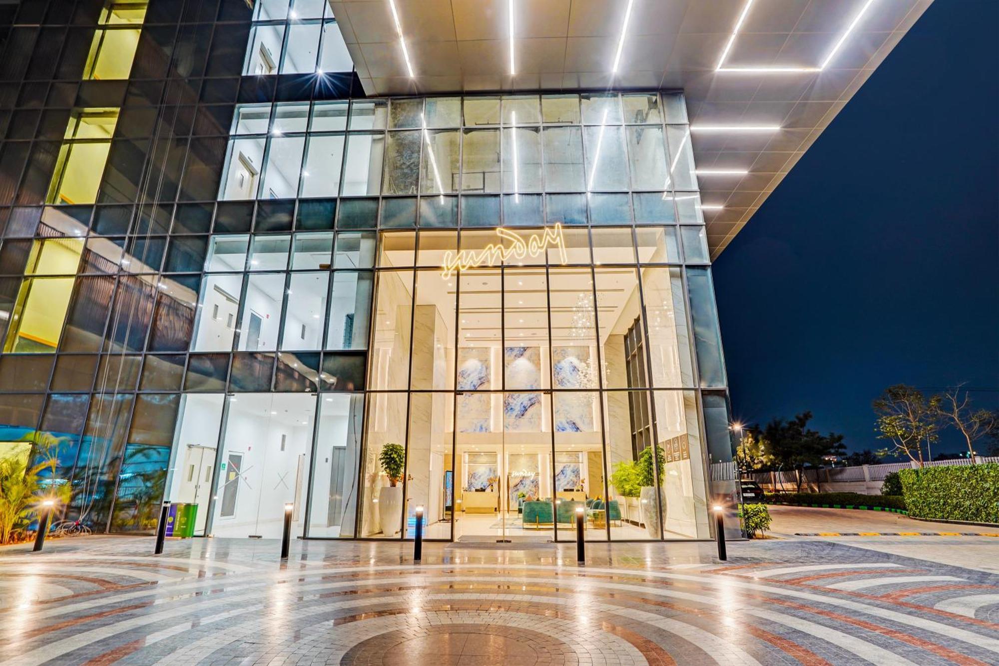 Sunday Hotels And Residences 구르가온 외부 사진