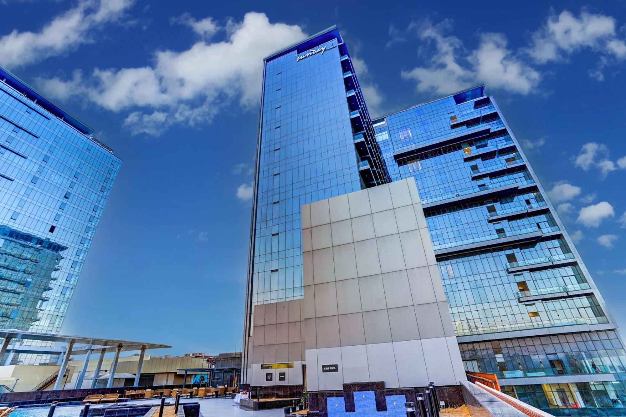 Sunday Hotels And Residences 구르가온 외부 사진