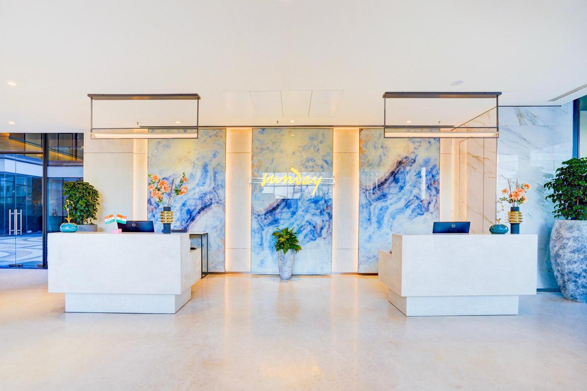 Sunday Hotels And Residences 구르가온 외부 사진