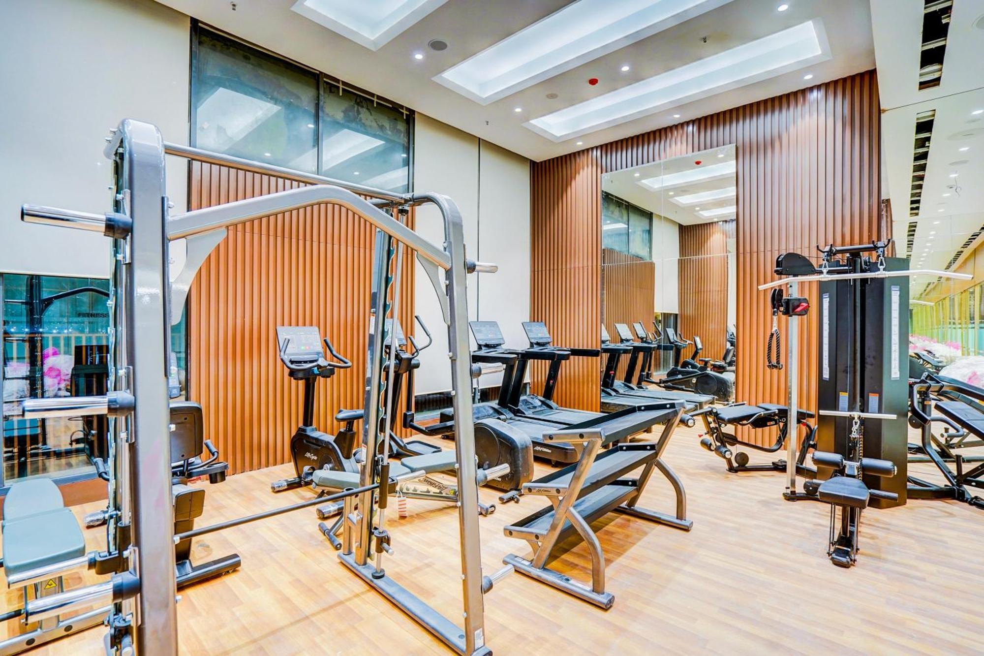 Sunday Hotels And Residences 구르가온 외부 사진