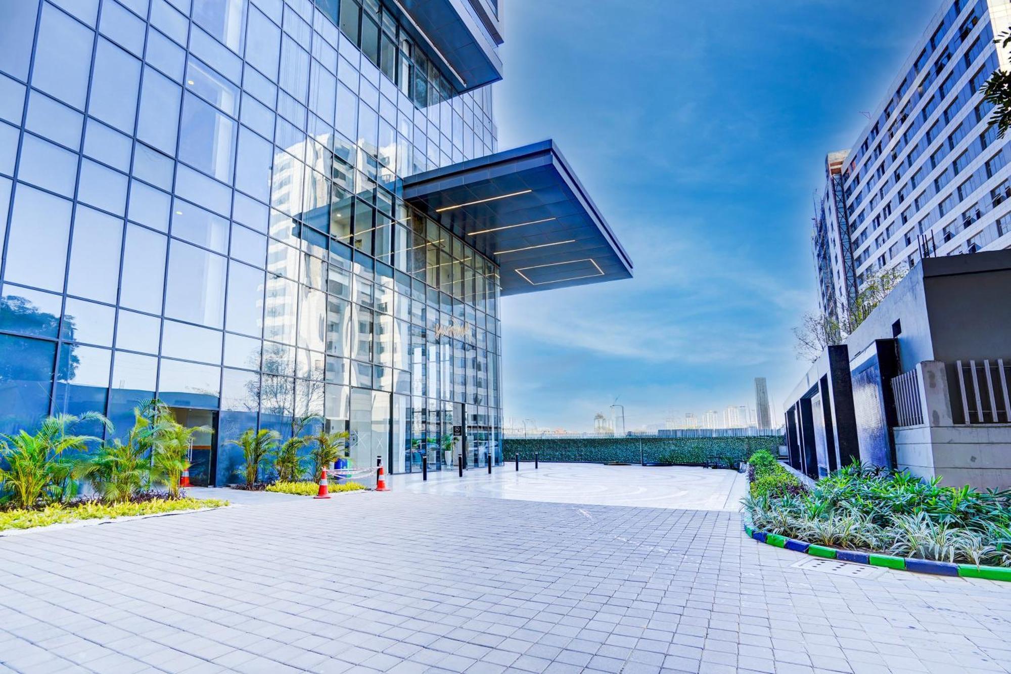 Sunday Hotels And Residences 구르가온 외부 사진