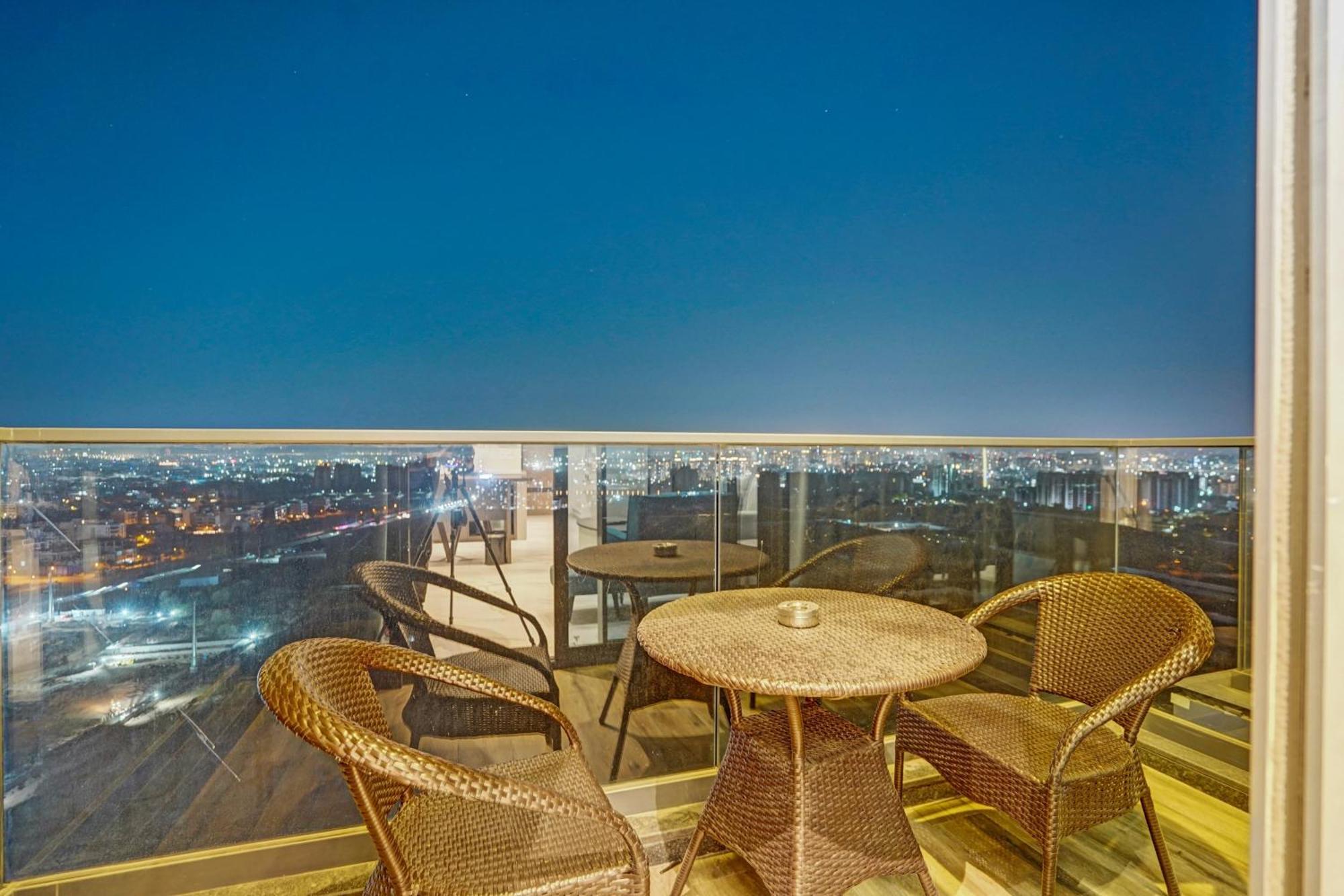 Sunday Hotels And Residences 구르가온 외부 사진