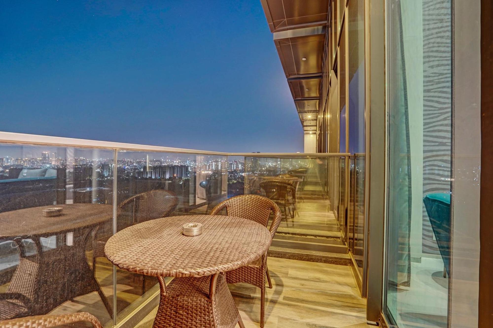 Sunday Hotels And Residences 구르가온 외부 사진