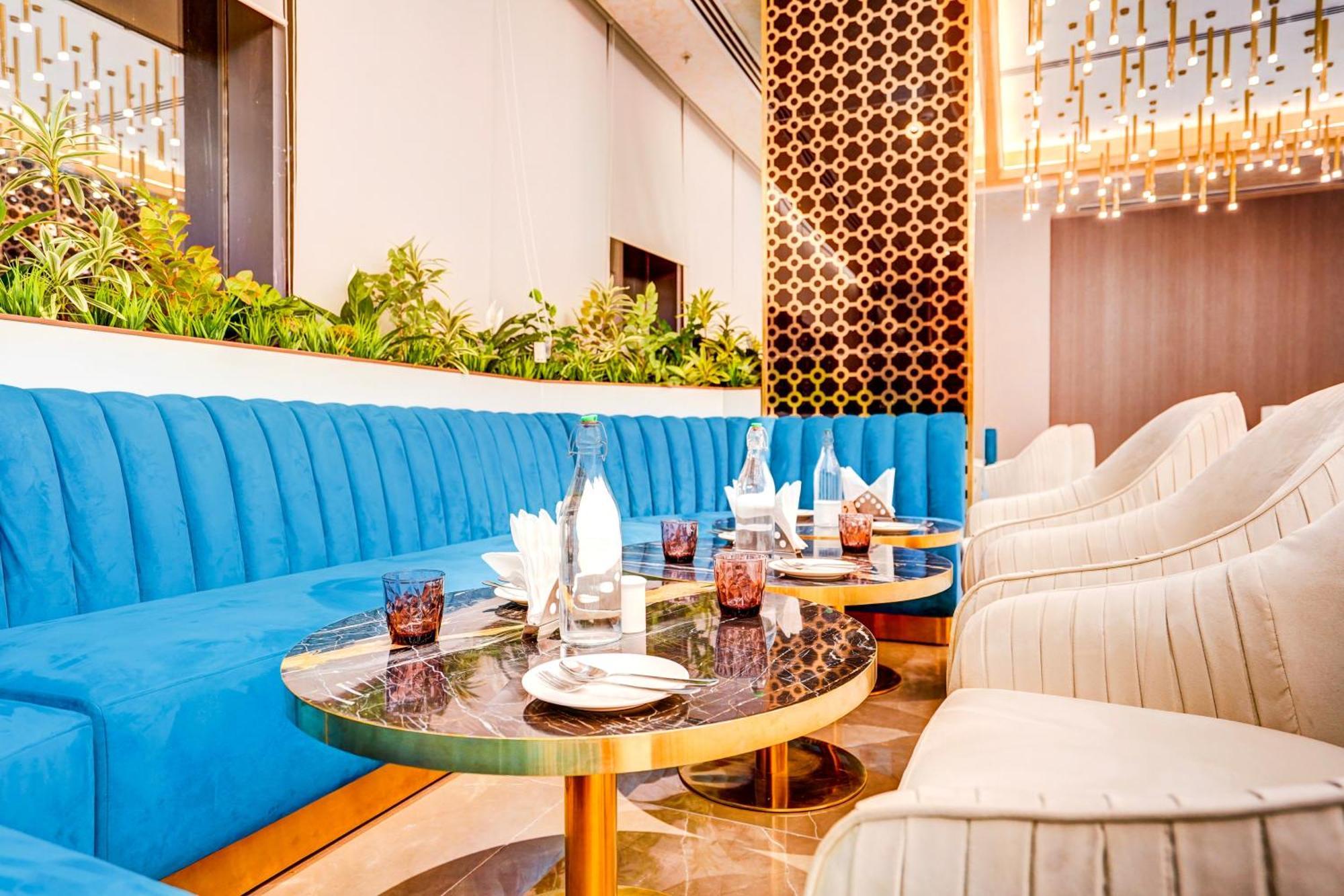 Sunday Hotels And Residences 구르가온 외부 사진