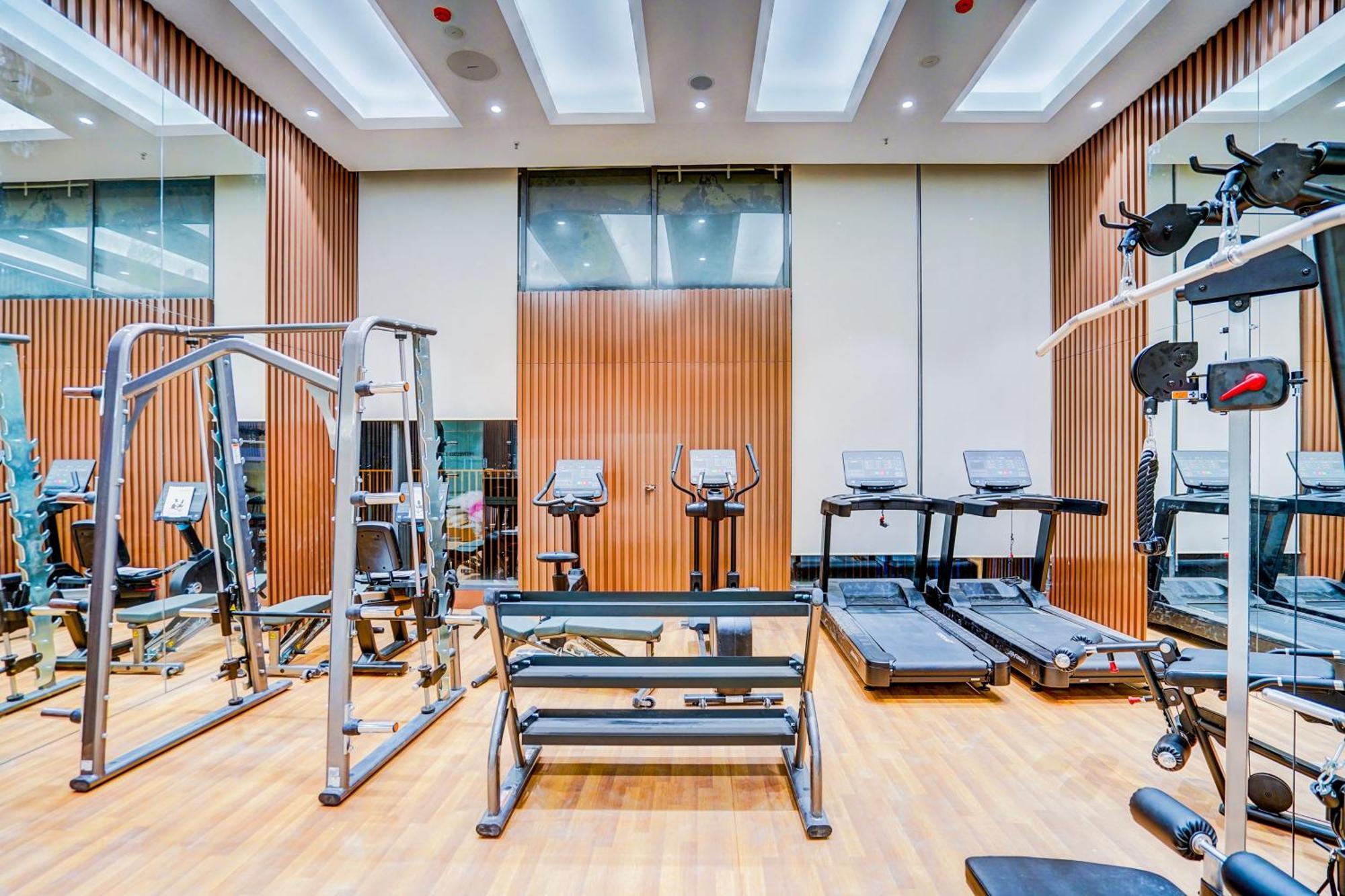 Sunday Hotels And Residences 구르가온 외부 사진