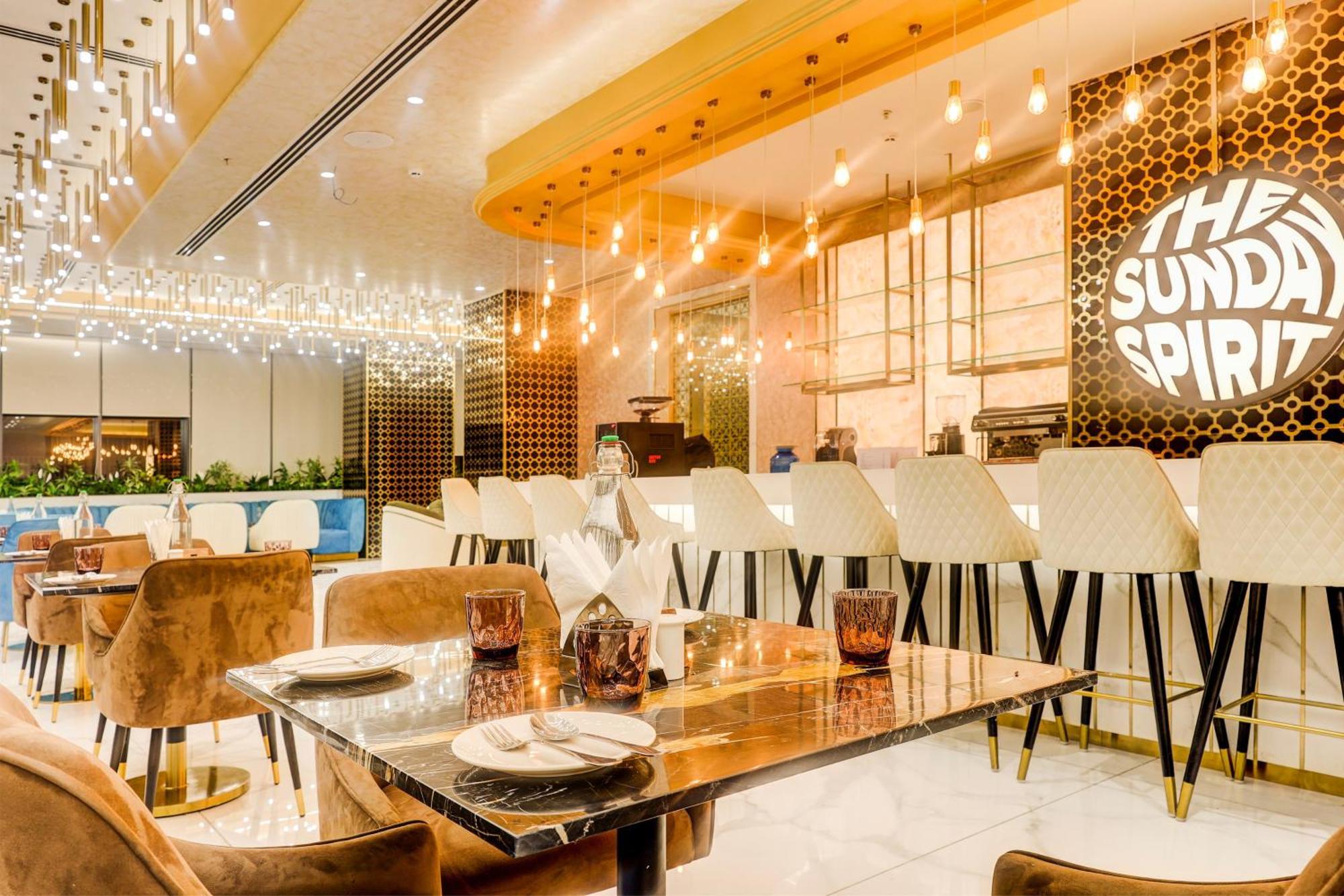 Sunday Hotels And Residences 구르가온 외부 사진