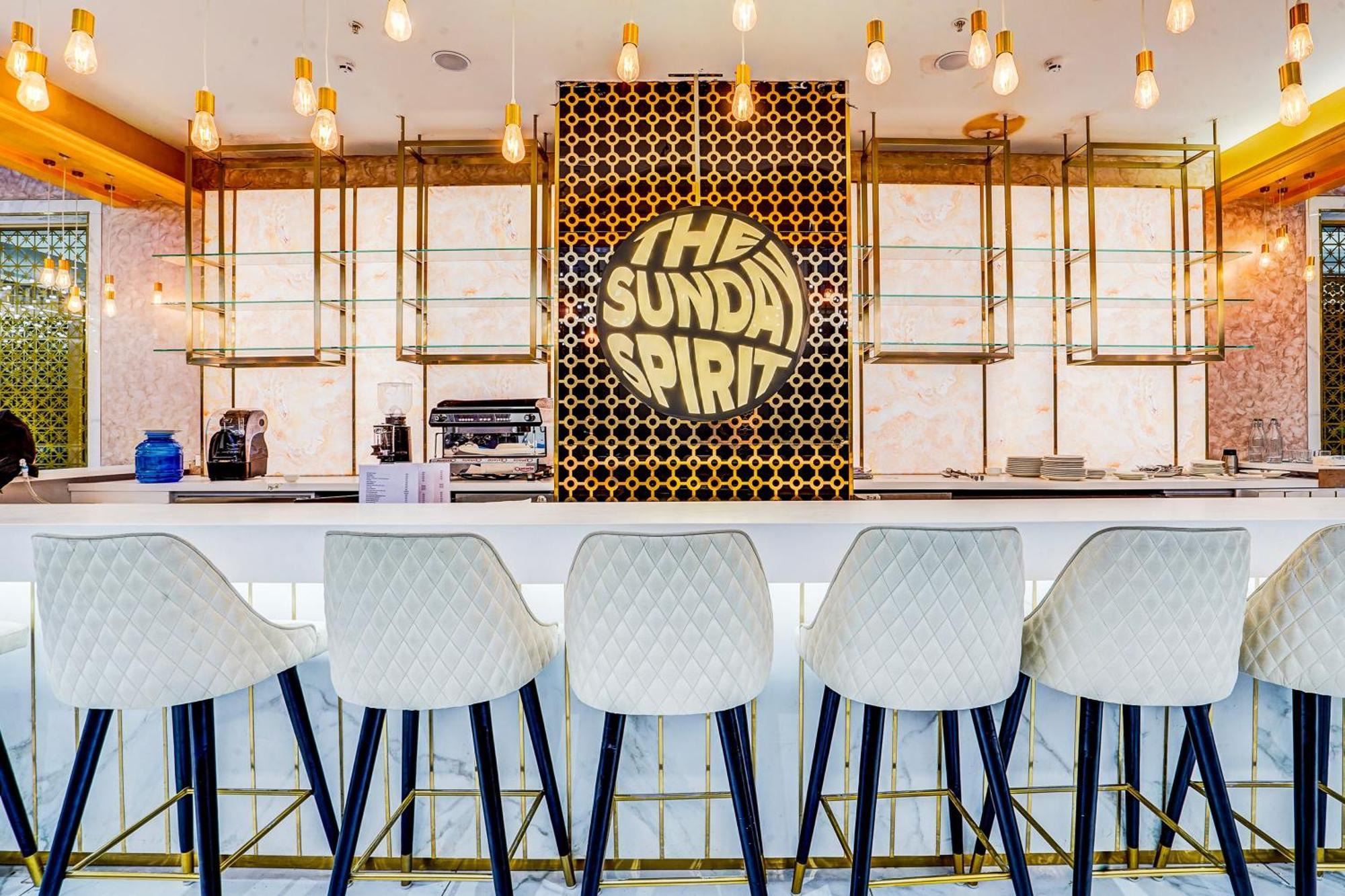 Sunday Hotels And Residences 구르가온 외부 사진