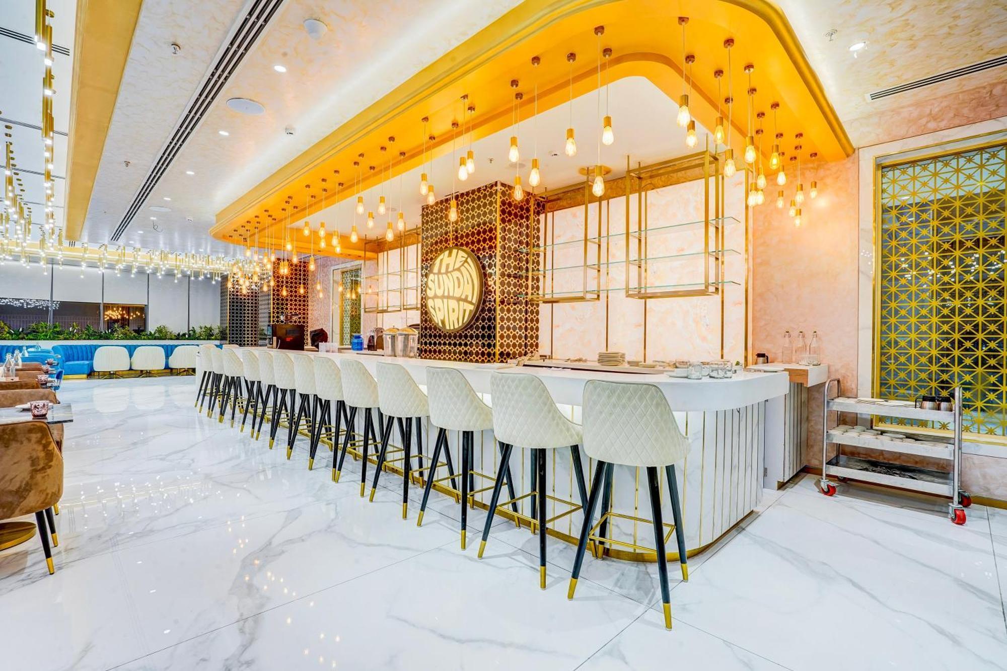 Sunday Hotels And Residences 구르가온 외부 사진