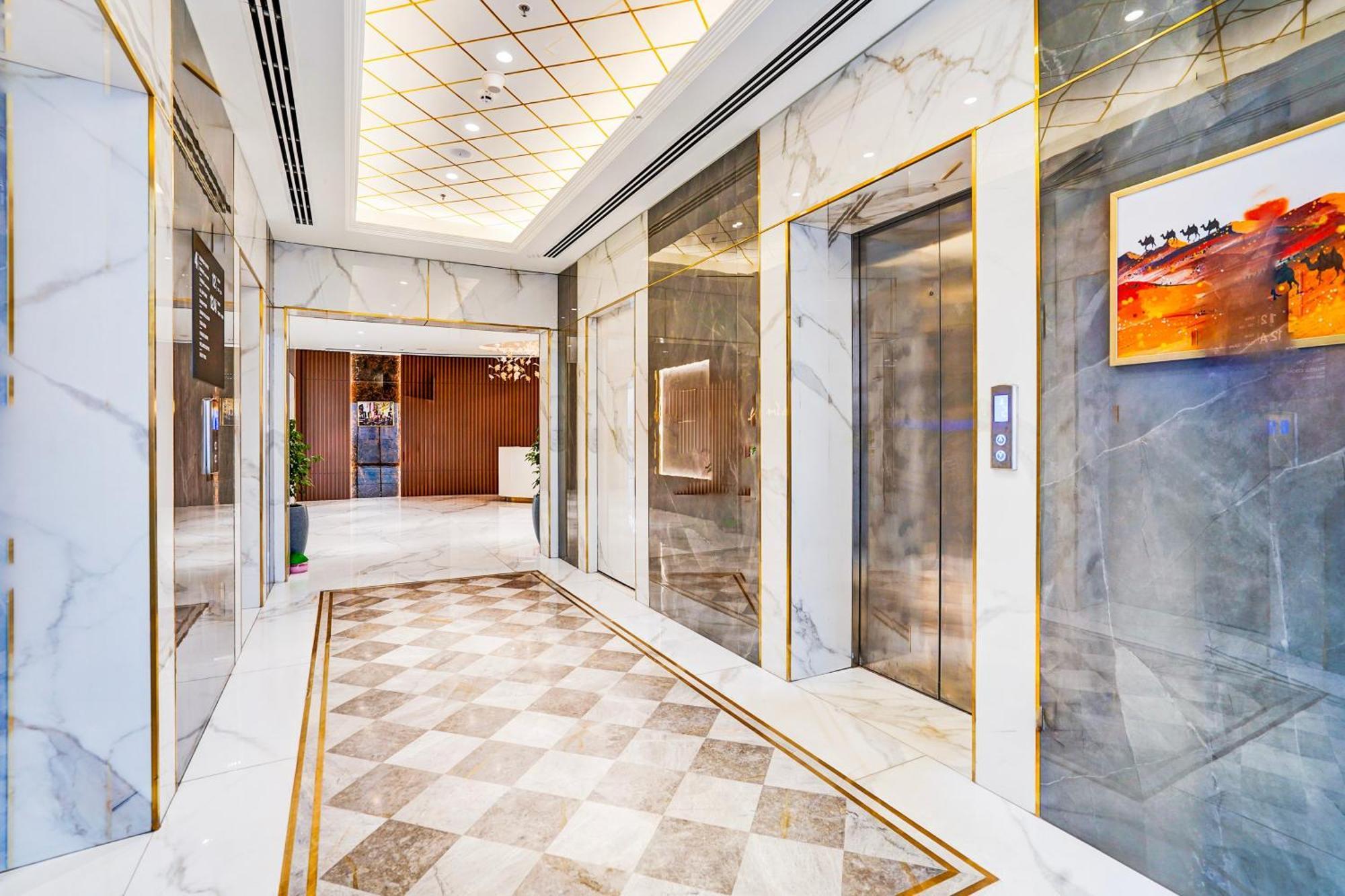 Sunday Hotels And Residences 구르가온 외부 사진
