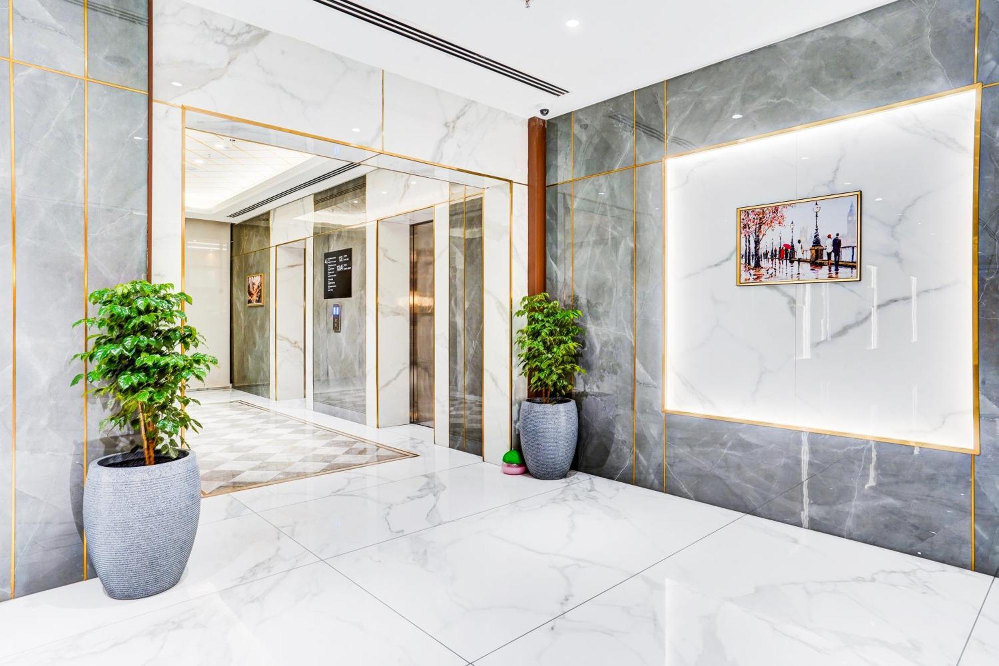 Sunday Hotels And Residences 구르가온 외부 사진