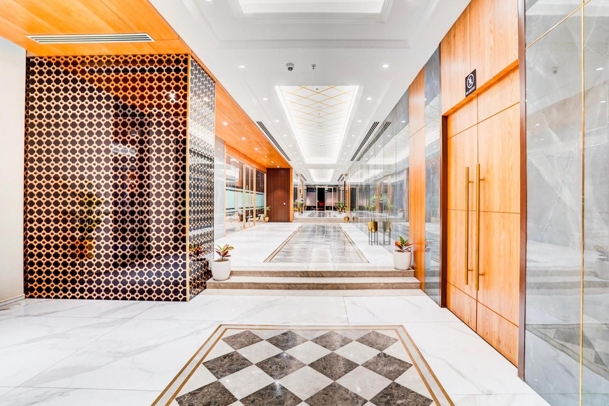 Sunday Hotels And Residences 구르가온 외부 사진
