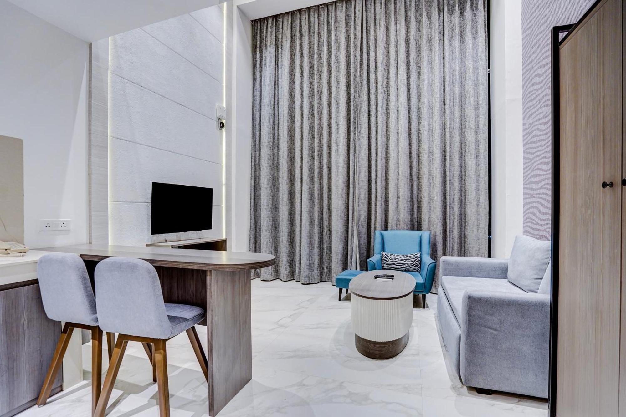 Sunday Hotels And Residences 구르가온 외부 사진